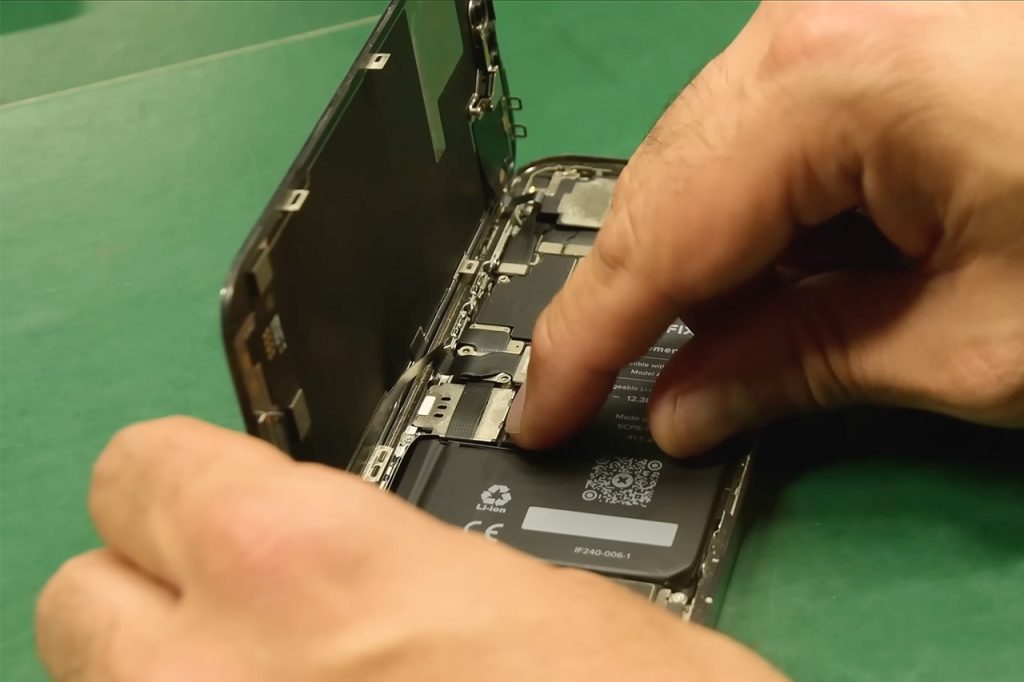 ifixit-how-iphone-replacement-batteries-are-made.jpg