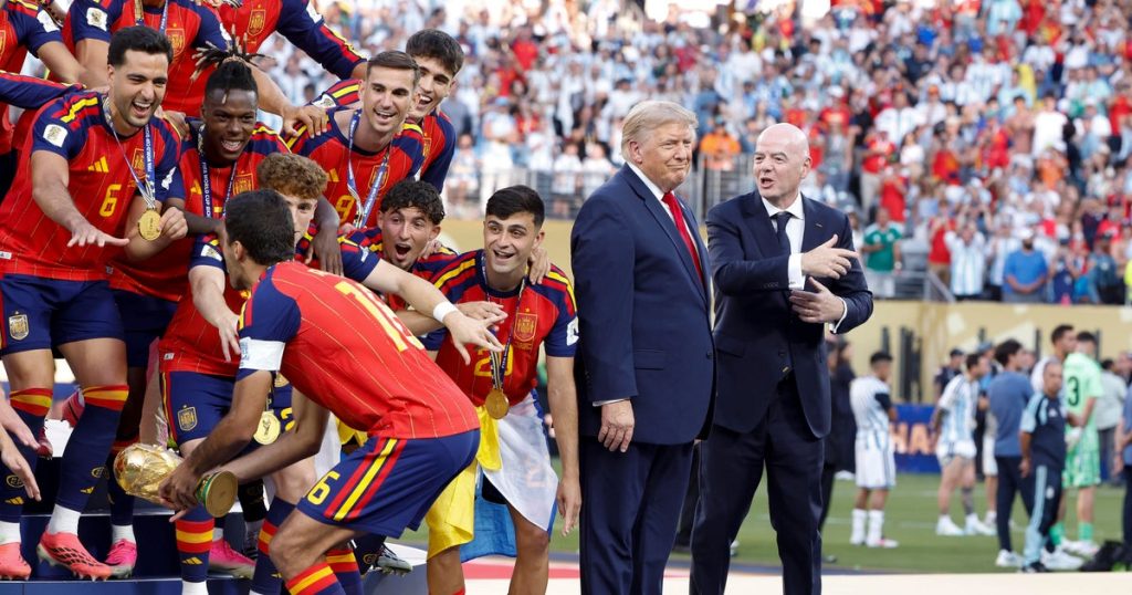 trump-infantino-spain-win-2286870962.jpg