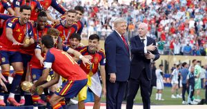 trump-infantino-spain-win-2286870962.jpg