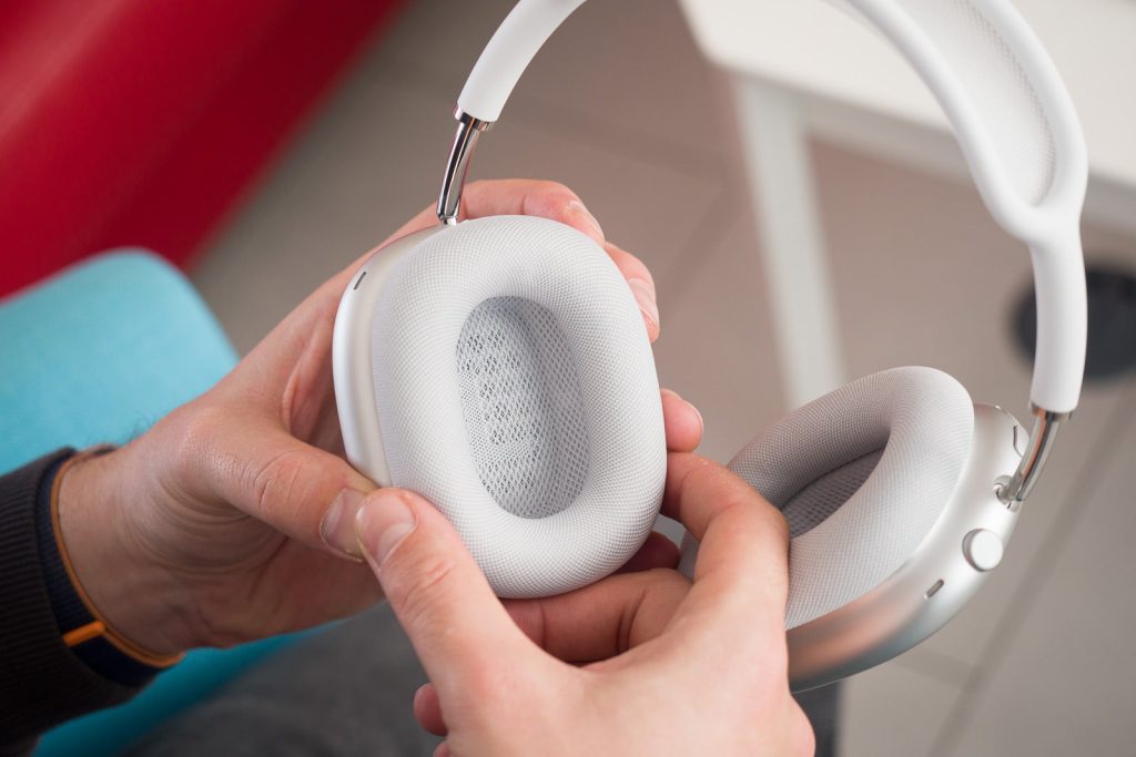 Apples-new-over-ear-headphones-the-Beats-360-could-offer-almost-2x-better-noise-cancellation.jpg