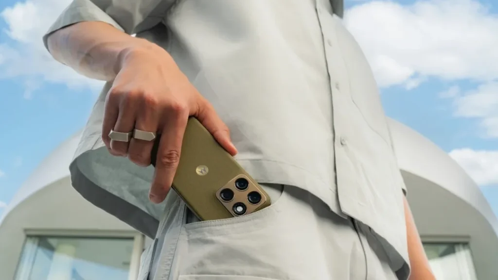 Motorola-accidentally-leaks-the-Edge-70-Neo.jpg
