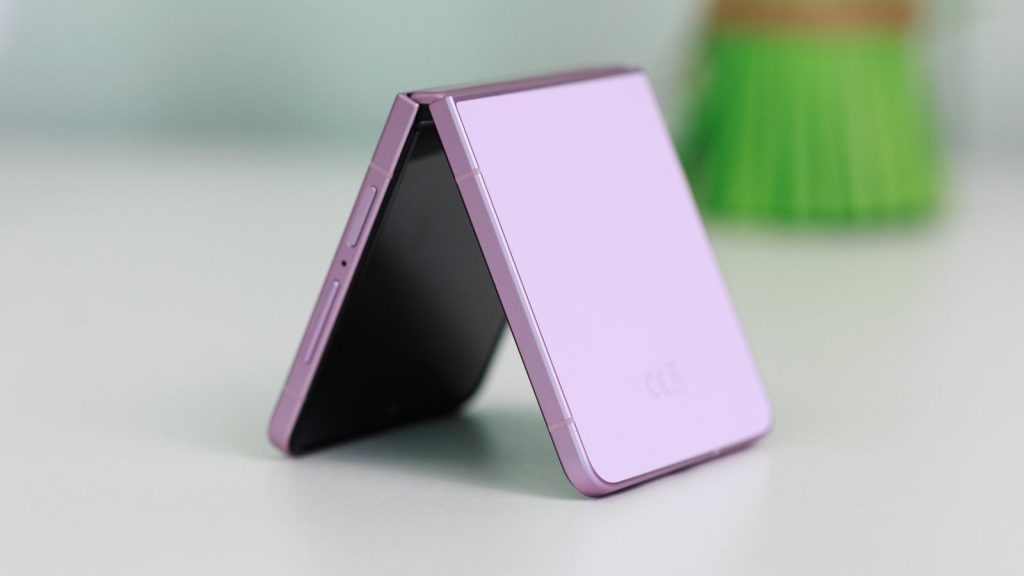 Samsung-slashes-the-Galaxy-Z-Flip-8s-price-without-a-trade-in-for-the-first-time-with-a-bonus.jpg