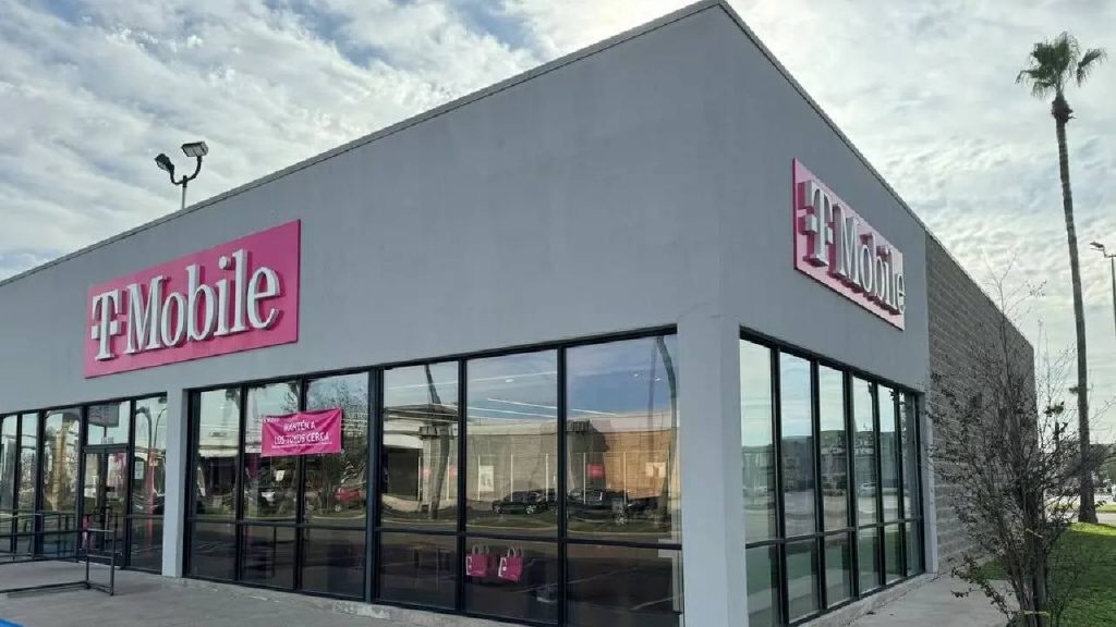 Signs-posted-at-T-Mobile-stores-herald-a-huge-change.jpg