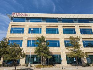 T-Mobile-scrambling-as-pressure-from-AT-T-Verizon-and-SpaceX-mounts.jpg