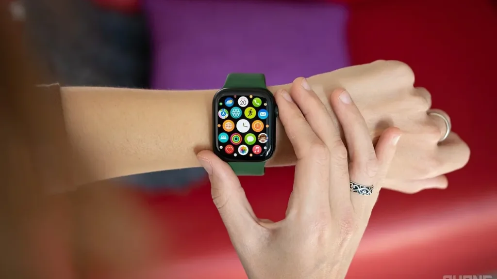 The-Apple-Watch-led-to-open-heart-surgery-for-an-athlete.-Im-checking-my-ECG-every-day-now.jpg
