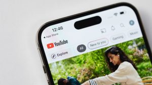 Weird-YouTube-bug-found-to-nest-mostly-on-one-specific-Apple-device.jpg