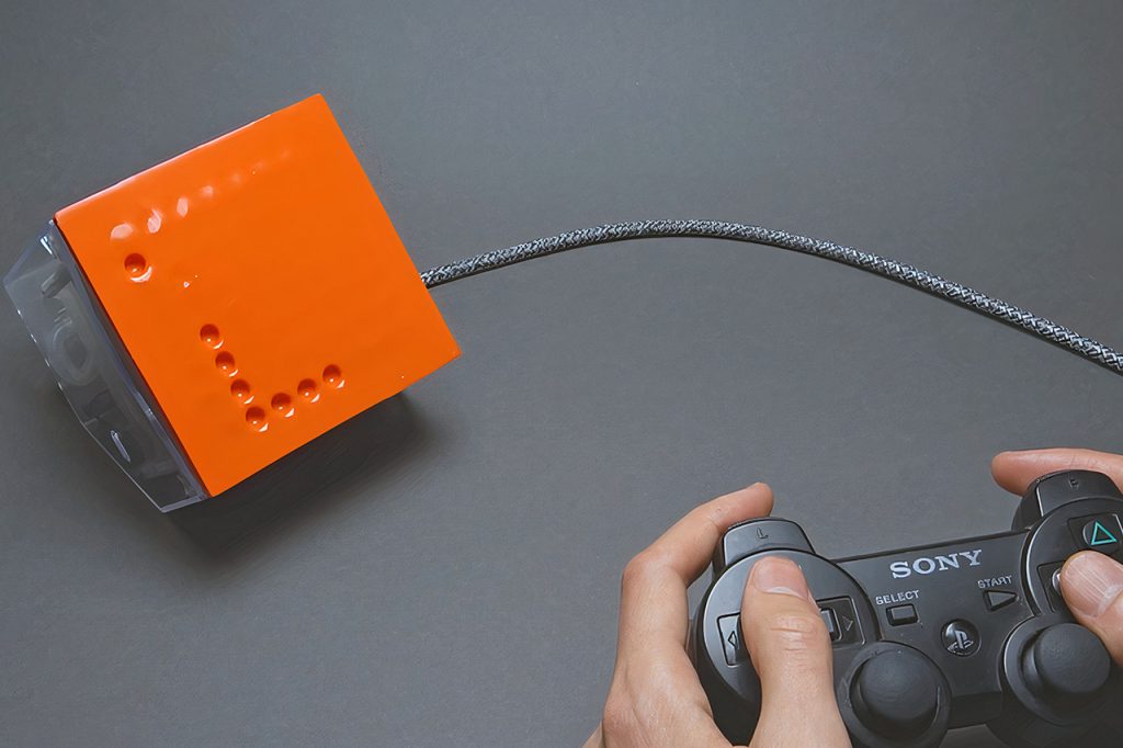 air-powered-64-pixel-screen.jpg