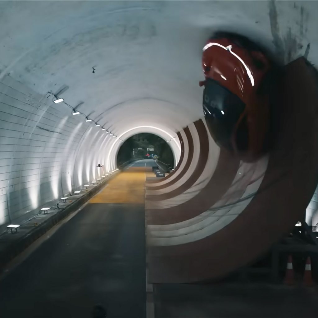 voyah-passion-s-ev-360-degree-tunnel-loop-stunt.jpg