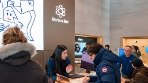 Apples-stores-are-changing-from-the-Genius-Bar-to-the-way-you-are-greeted.jpg