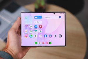 Galaxy-Z-Fold-8-users-report-a-disturbing-display-issue.jpg