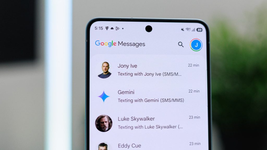 Google-Messages-just-got-a-gorgeous-iMessage-like-makeover-but-theres-one-problem.jpg