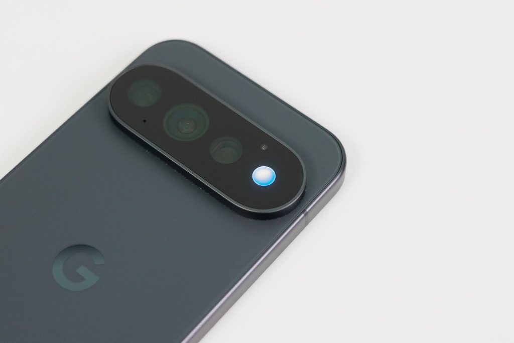 Pixel-11-Pros-HiLight-looks-like-a-pathetic-gimmick-next-to-this-spectacular-phone.jpg