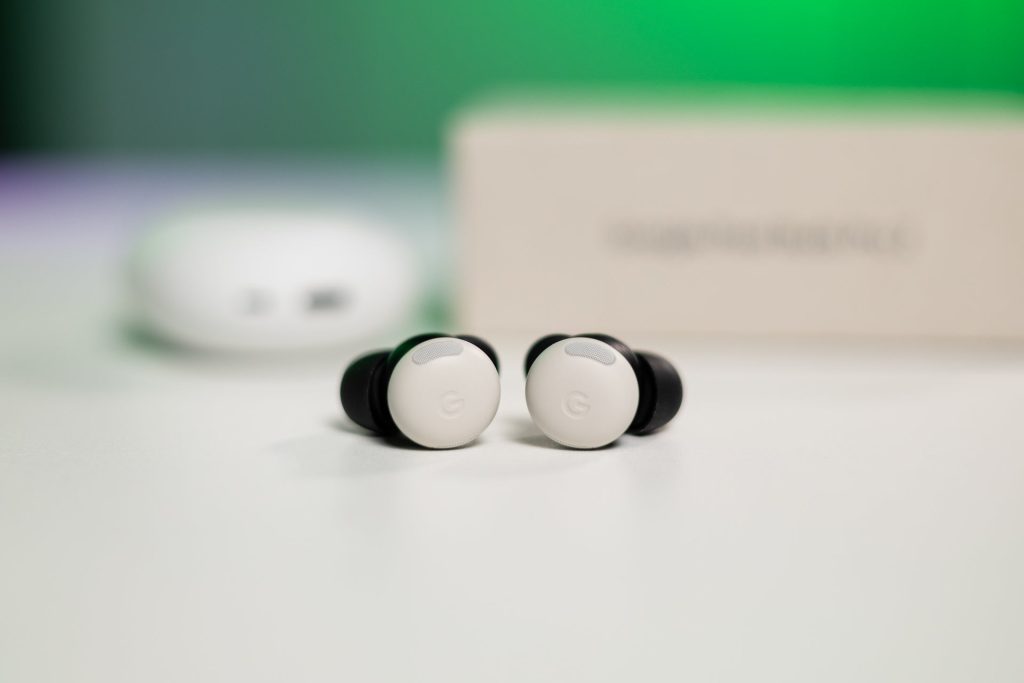 Pixel-Buds-companion-app-update-adds-several-great-voice-control-features.jpg