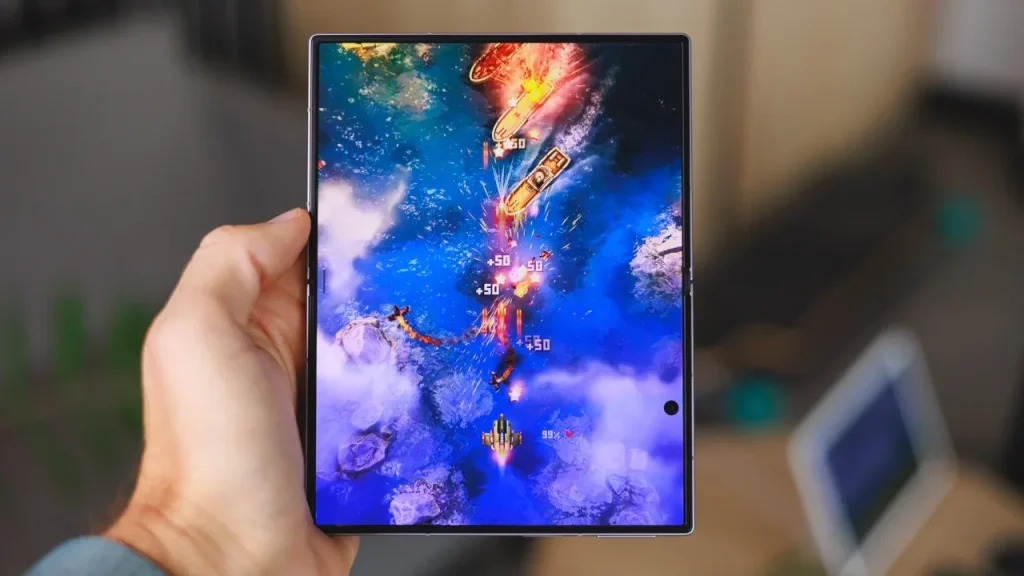 Samsung-ad-shows-Tim-Cook-promoting-the-Galaxy-Z-Fold-8.jpg