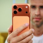 Smartphone sales to take it on the chin this year