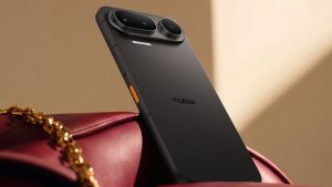 Youll-never-guess-why-this-phone-has-two-fingerprint-scanners.jpg