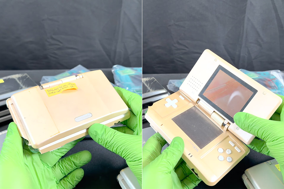 gold-plastic-syndrome-nintendo-ds-console.jpg