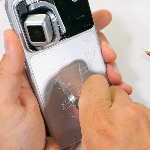 jerryrigeverything-honor-robot-phone-durability-test-teardown.jpg