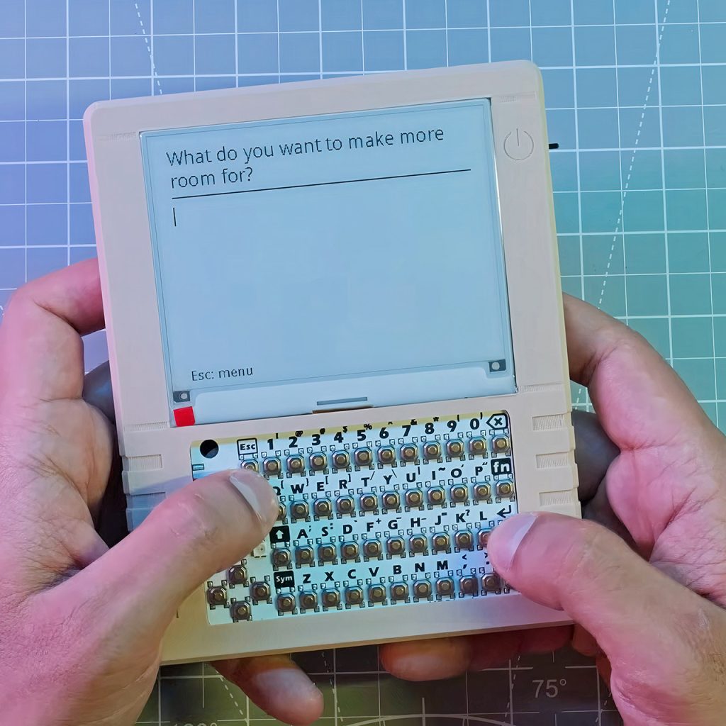 mirzra-makes-epaper-smart-journal-distraction-free-computer.jpg