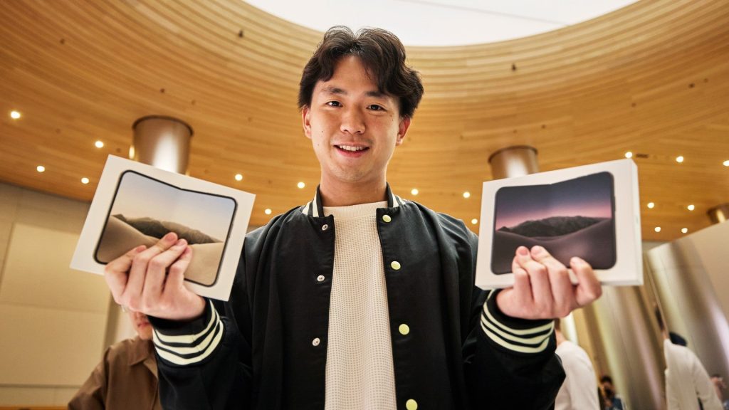 Apple-Stores-have-a-new-trick-for-spotting-iPhone-return-scams.jpg