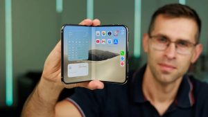 Apple-has-one-year-to-figure-out-the-iPhone-Duo-2-or-else-its-all-over.jpg