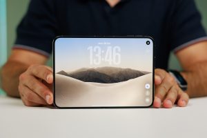 Id-pick-the-Oppo-foldable-over-the-iPhone-Duo-since-Im-allergic-to-cracked-displays.jpg