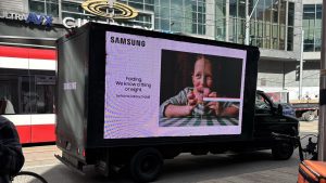 Samsung-is-having-a-blast-with-the-iPhone-Duo-launch-issues-while-also-marketing-the-Galaxy-Z-Fold-8.jpeg