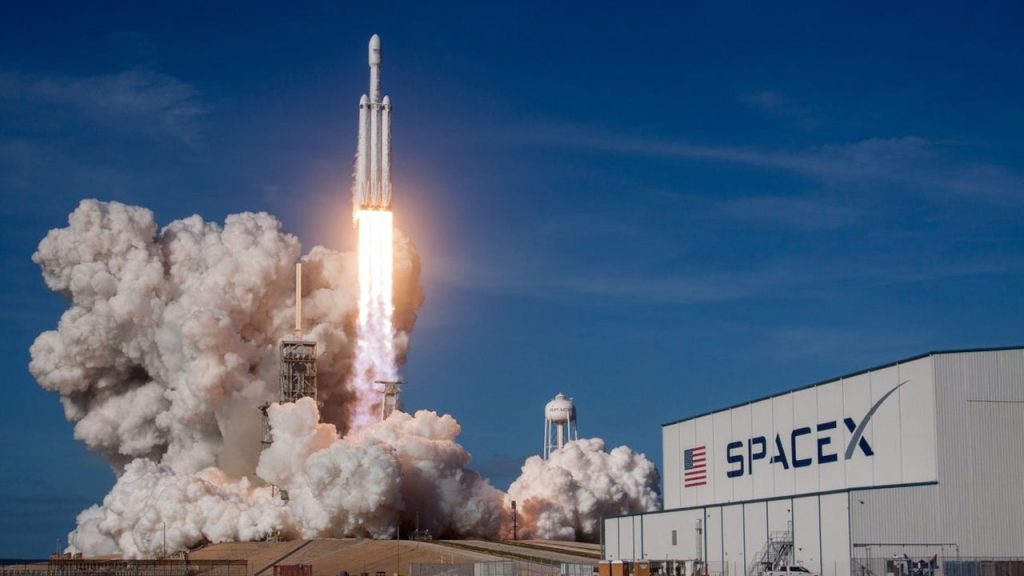 SpaceX-could-soon-turn-up-the-heat-on-T-Mobile-Verizon-and-AT-T.jpg