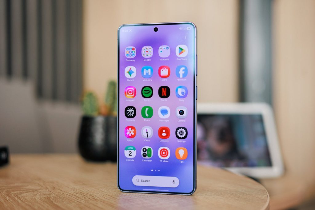 The-Galaxy-S27-Ultra-will-be-heavier-and-thats-actually-the-best-leak-Ive-heard.jpg