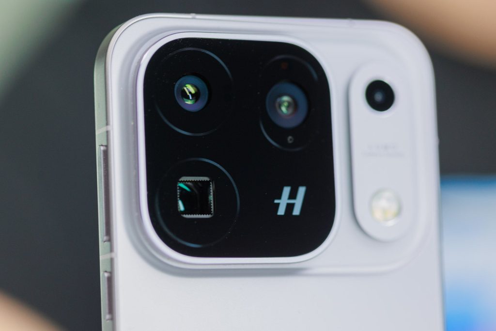 The-Oppo-Find-X10-Pro-Max-is-nearly-flawless-but-the-price-ruins-it.jpg