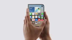 The-iPhone-Duo-launch-has-Apple-throwing-everything-but-the-kitchen-sink-at-its-stores.jpg