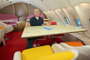 anthony-toth-1970s-pan-am-747-cabin-experience.jpg