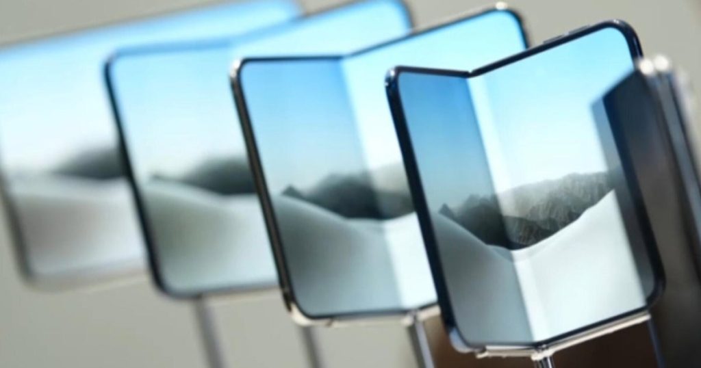 cbsn-fusion-apple-confirms-reports-iphone-duo-cracking-near-seam-thumbnail.jpg