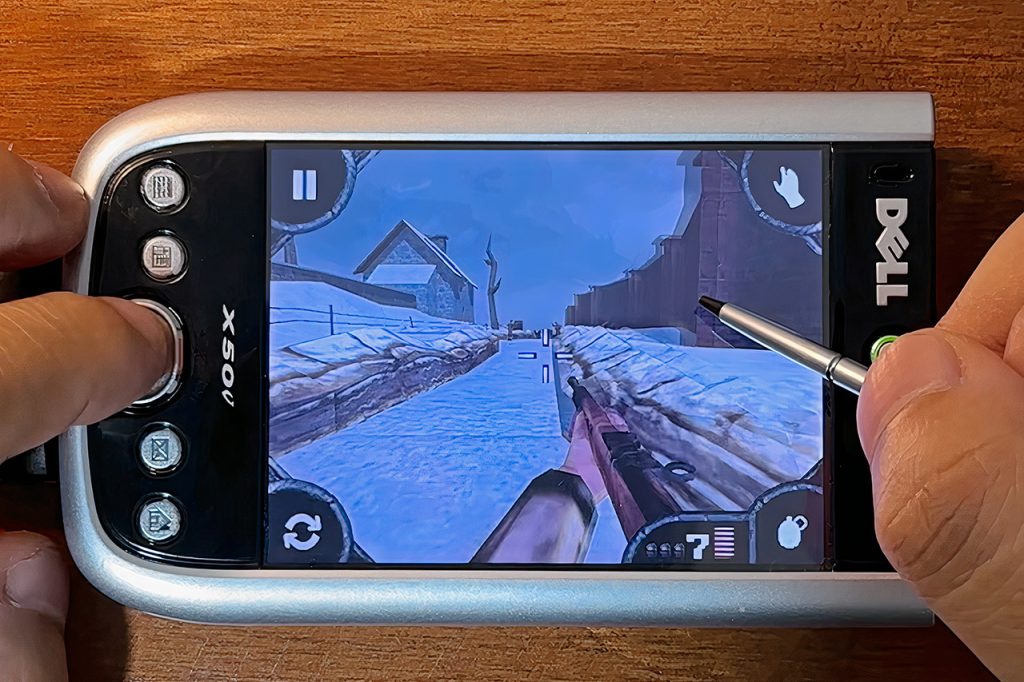 dell-axim-x50v-pocket-pc-gaming.jpg