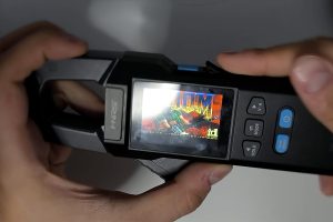 fnirsi-dmc-100-clamp-meter-running-doom-game.jpg