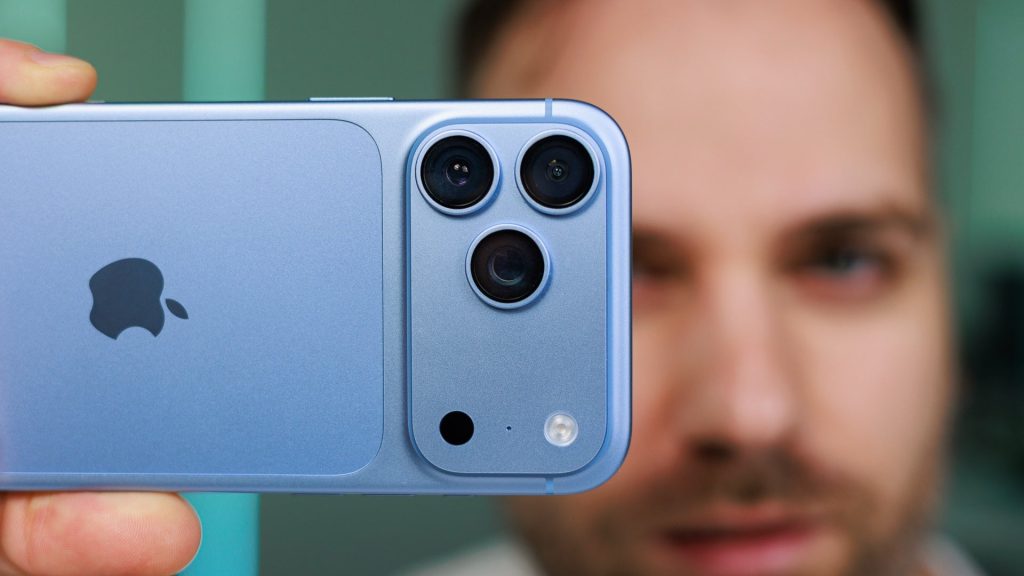 iPhone-18-Pro-Max-owners-on-AT-T-got-the-right-treatment-but-I-think-it-exposes-a-bigger-problem.jpg