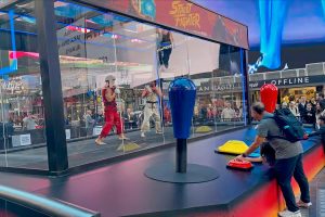 oversized-street-fighter-arcade-machine-movie-times-square.jpg